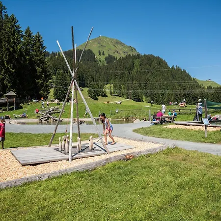 In Brixen Near Wilder Kaiser Gondola Бриксен-им-Тале