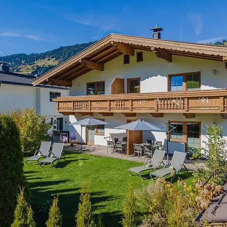In Brixen Near Wilder Kaiser Gondola Бриксен-им-Тале